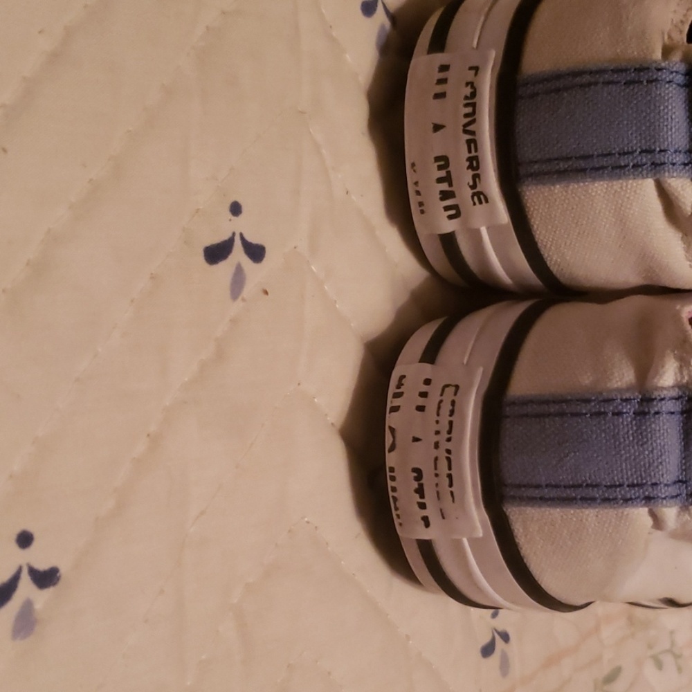 Converse - Picture 2 of 4